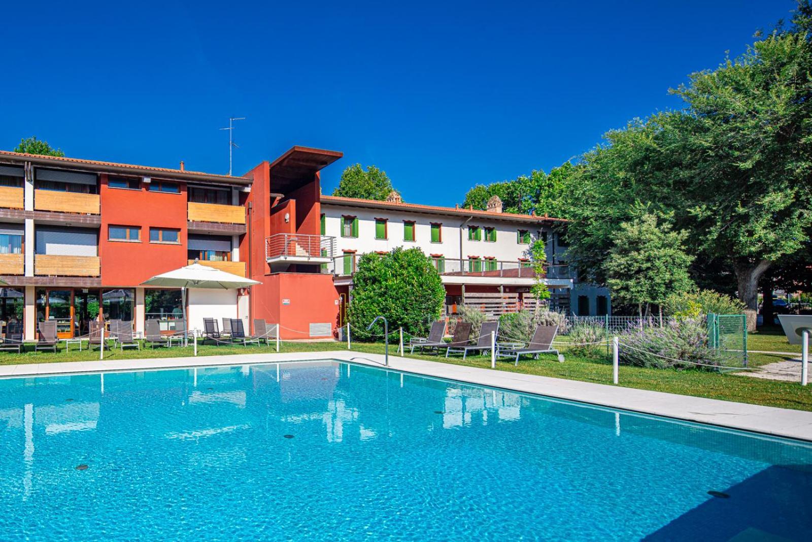 Hotel La Pergola Dependance Lignano Sabbiadoro Exterior foto
